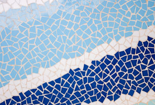 Jak układać panele mozaikowe na ścianie?