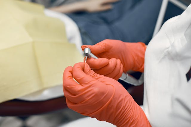 Na jakie zabiegi stomatologiczne przysługuje refundacja z niemieckiej kasy chorych?