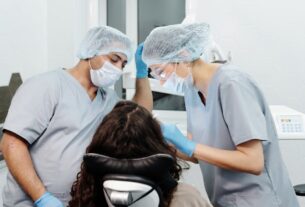 Ile trwa podniesienie dna zatoki szczękowej i jak długo goją się tkanki?