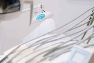 Dlaczego nie warto odkładać borowania zębów na później?