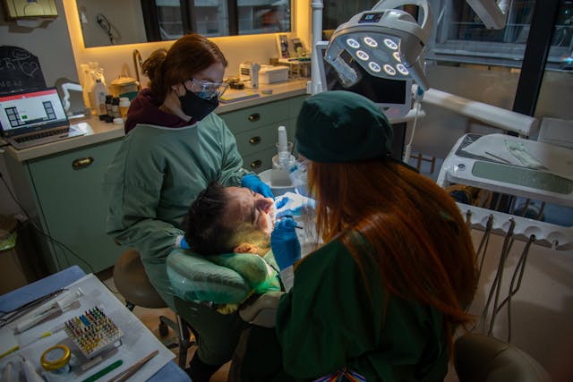Pęknięcie zęba, a ukruszenie – jakie są różnice?