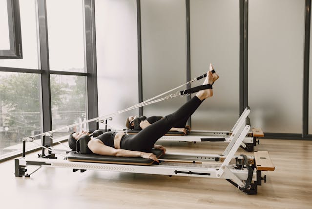 Jakie cechy powinien mieć idealny strój na pilates?