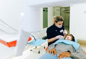 Wybielanie zębów a plomby – co warto wiedzieć?