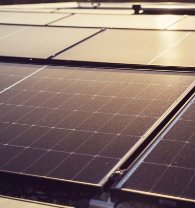 Co dzieje się z nadwyżką prądu z fotowoltaiki, gdy magazyn energii jest pełny?